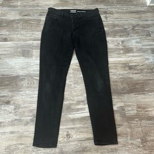 Signature by Levi Strauss black jeans size 8 modern skinny.